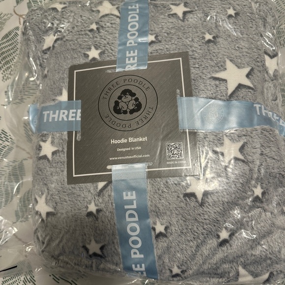 NWT Kids Oversized Hoodie Blanket Grey With Stars Three Poodle - Picture 2 of 4